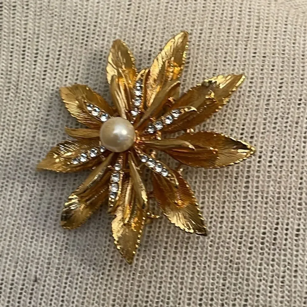 Vintage Gold-tone Floral Brooch with Pearl Accent & Rhinestones